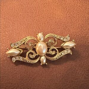 Gold Pearlescent Filigree Bar Brooch - Elegant Women's Jewelry